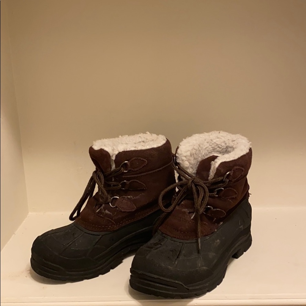 Snow boots